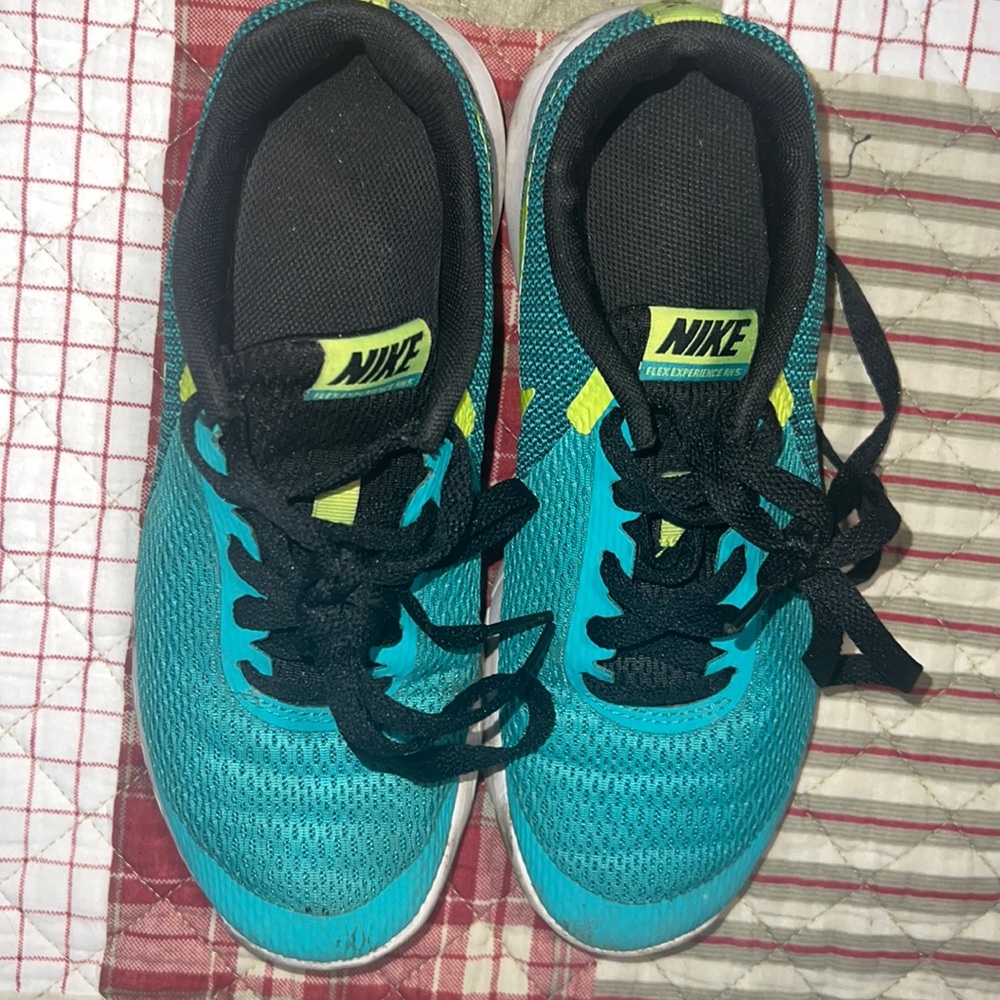 Running sneakers